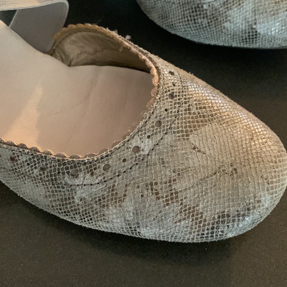 Euro silvery-grey dress shoes with sweet little heel - Picture 3 of 4